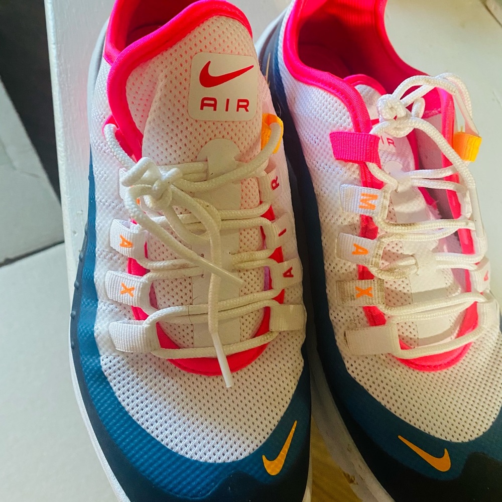 Nike Air Max Axis - image 1